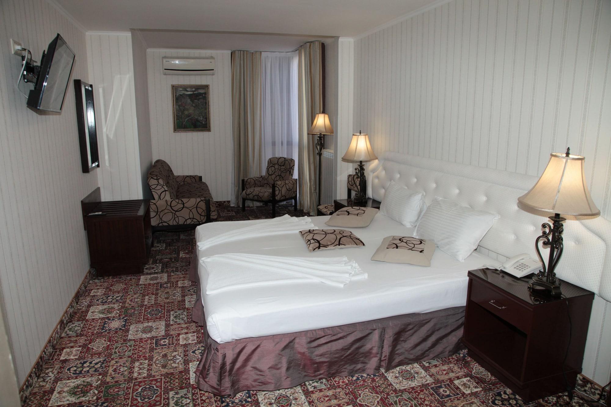 Shirak Hotel Єреван Екстер'єр фото