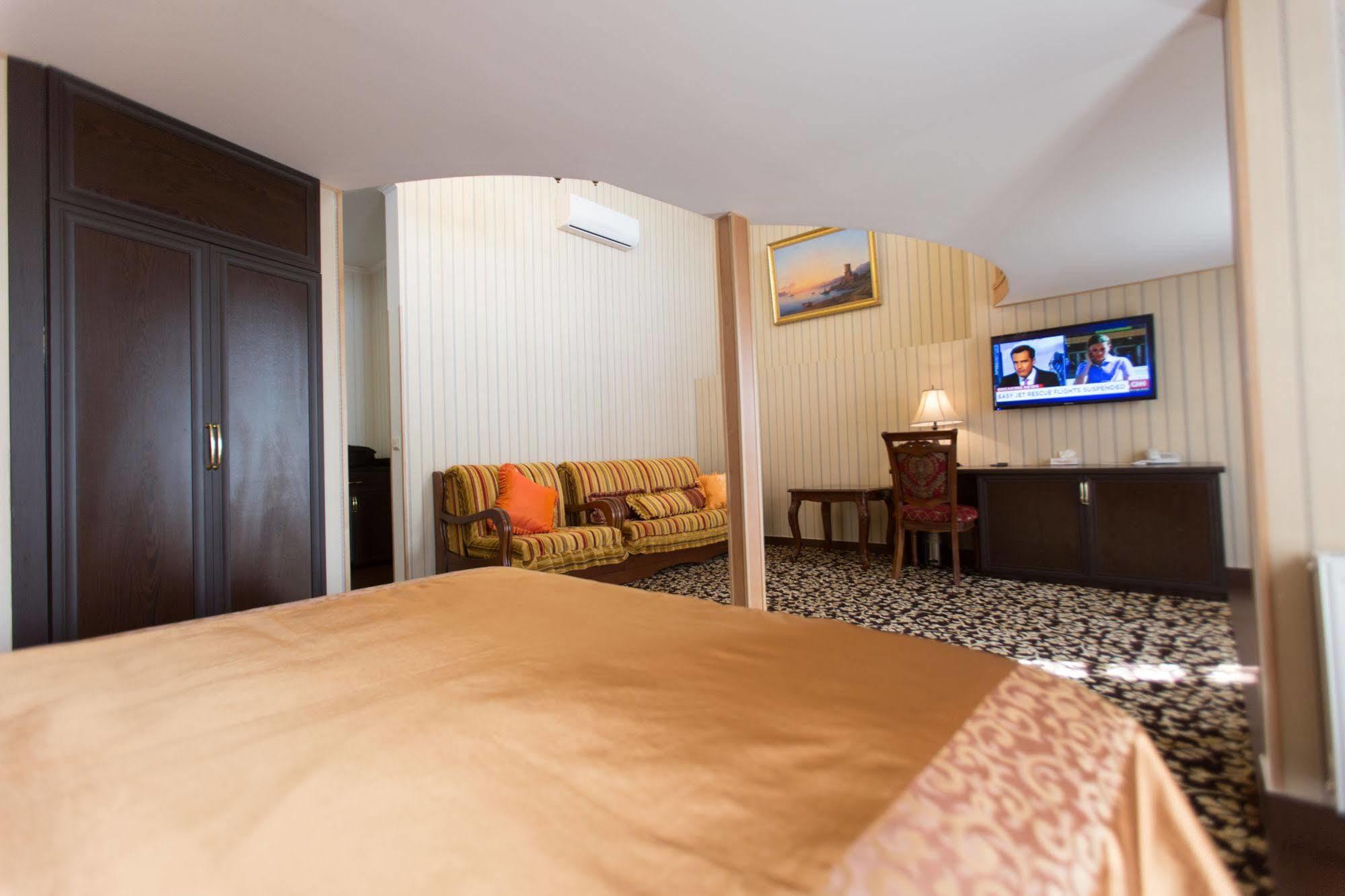 Shirak Hotel Єреван Екстер'єр фото