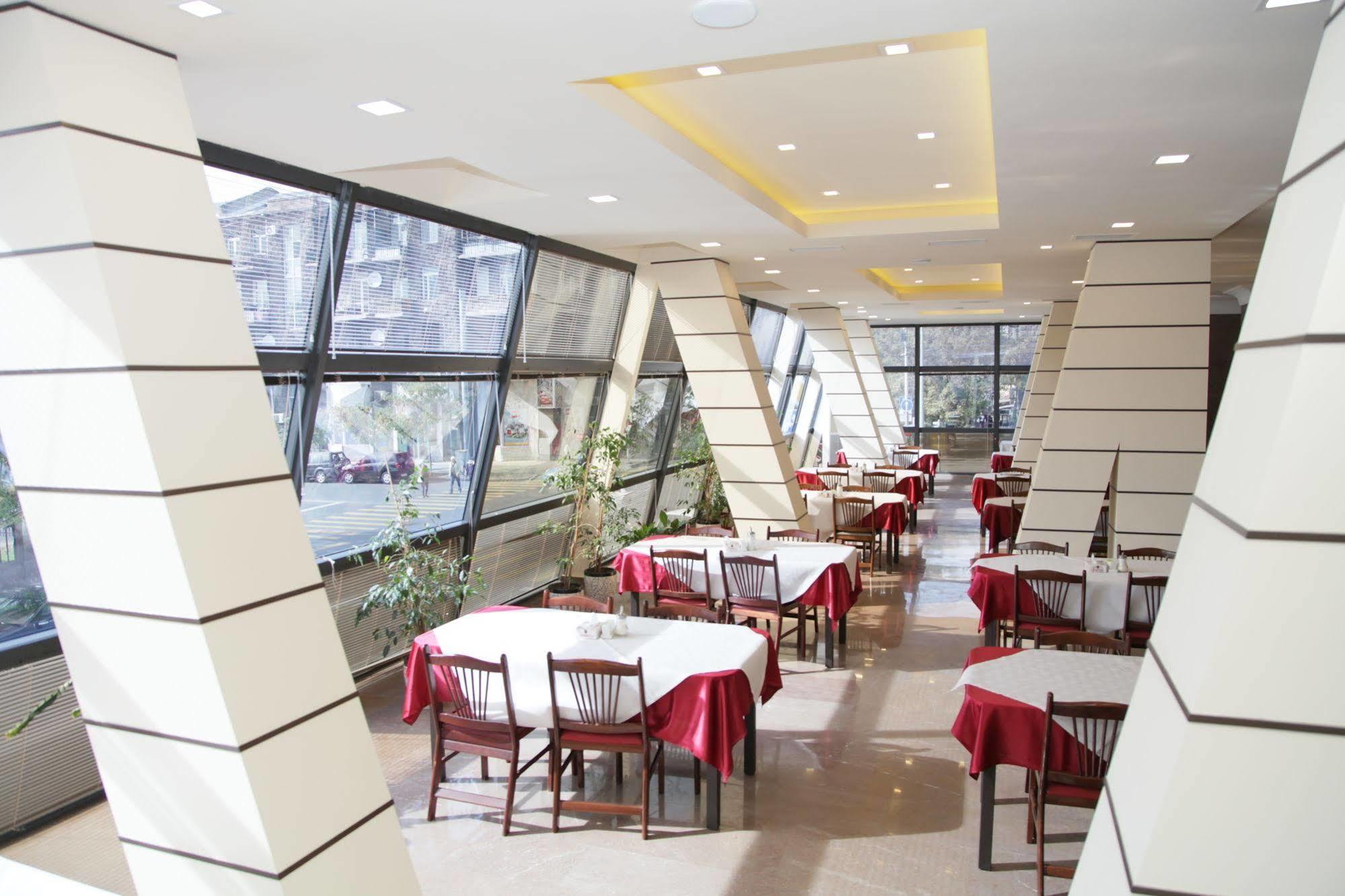 Shirak Hotel Єреван Екстер'єр фото