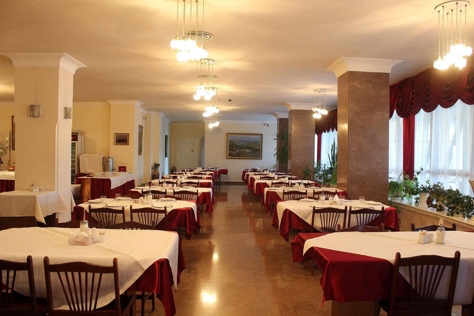 Shirak Hotel Єреван Екстер'єр фото
